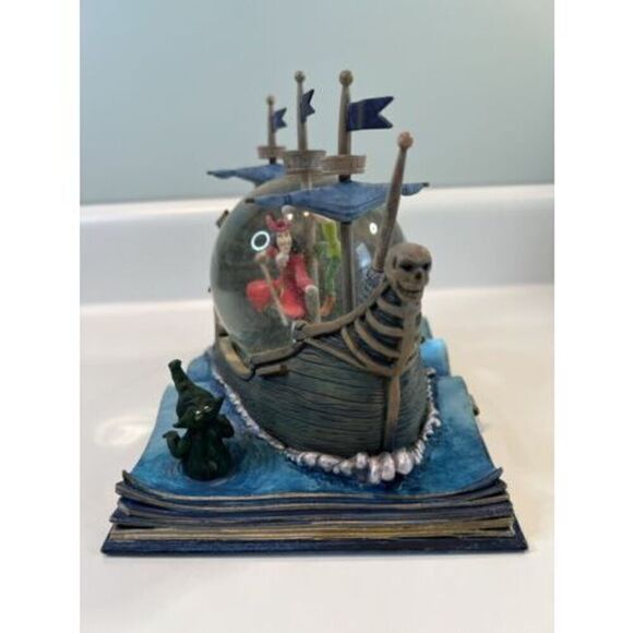 Disney 2012 Peter Pan Peter’s Perilous Plight Hallmark Wonders Snow Globe Book - Picture 5 of 9